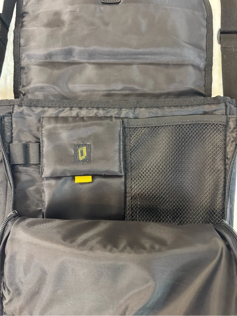 Targus Black and Gray Messenger Shoulder Bag